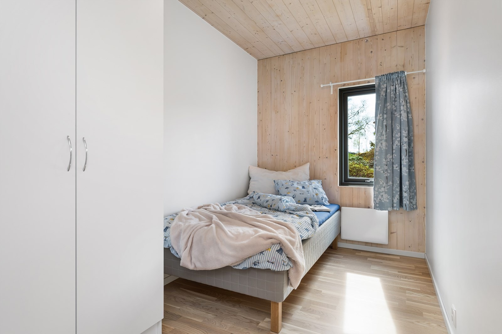 Plass for garderobe også her. Galleribilde