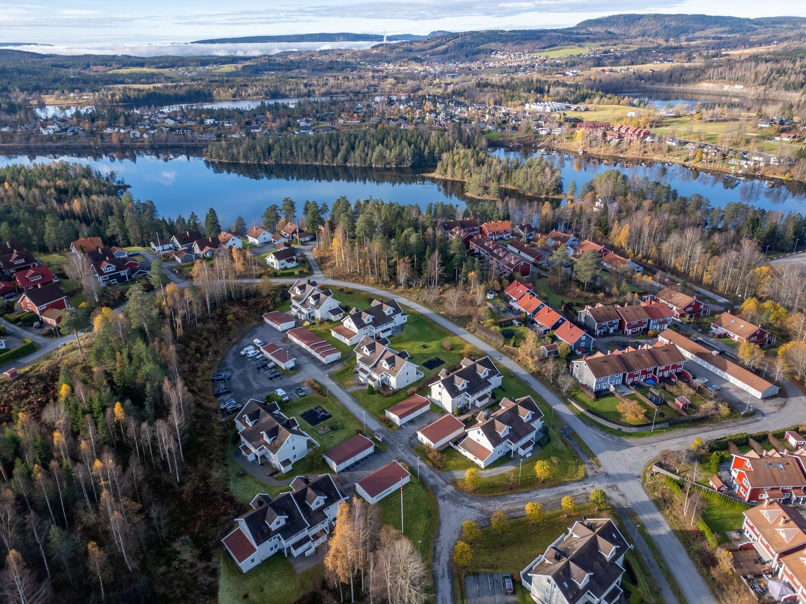 Området er et yndet sted for rekreasjon sommer og vinter. Flere nærliggende badevann, sykkel - og gå nett på sommerstid. Ski in/out av skiløypene på vinterstid. Galleribilde