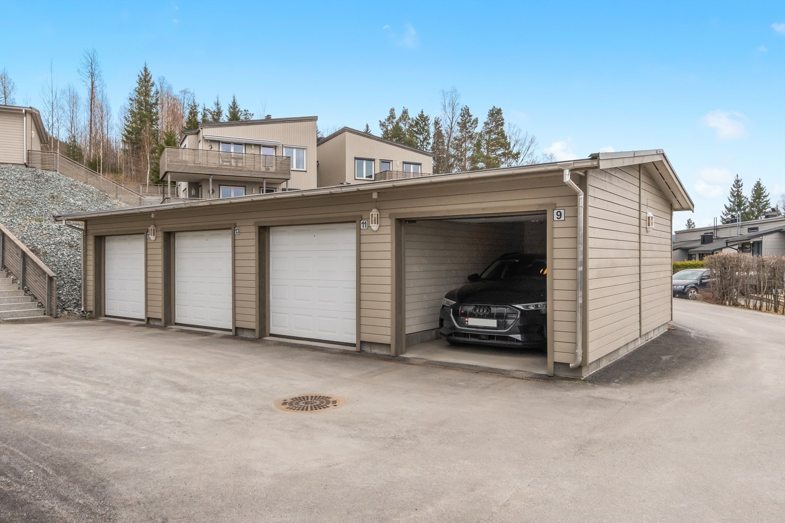 Garasjeplass i rekke. Galleribilde