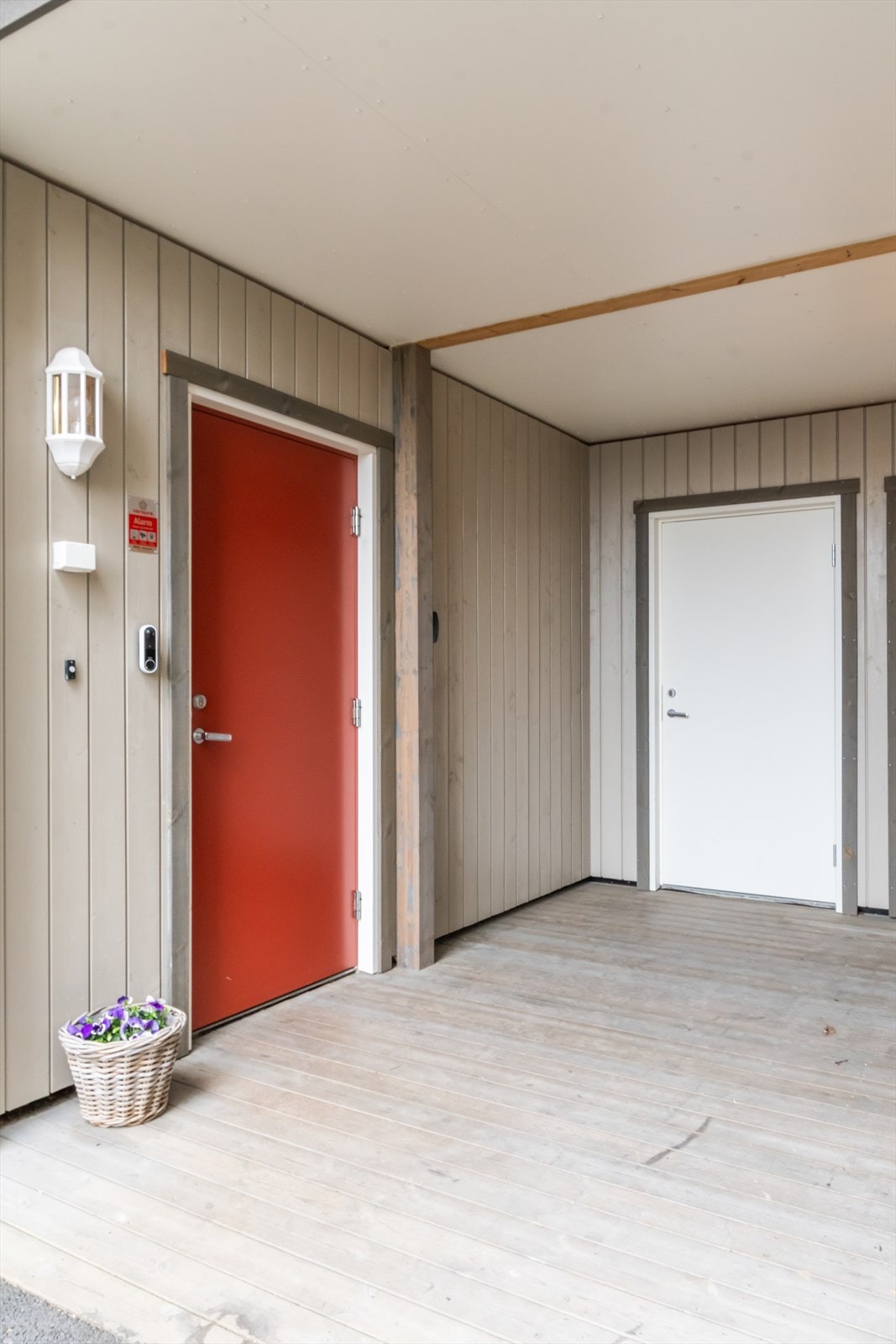 Rett ved inngangen er det en super praktisk bod på 5 m2 som er gull å ha ! Galleribilde