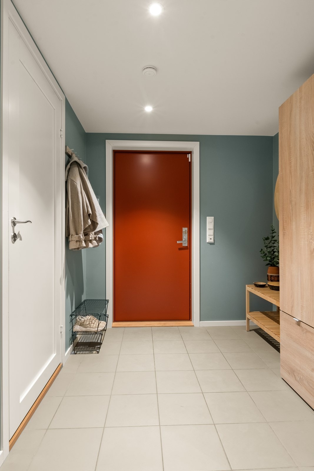 Velkommen inn! Kult med en ytterdør i knæsj farge! Galleribilde