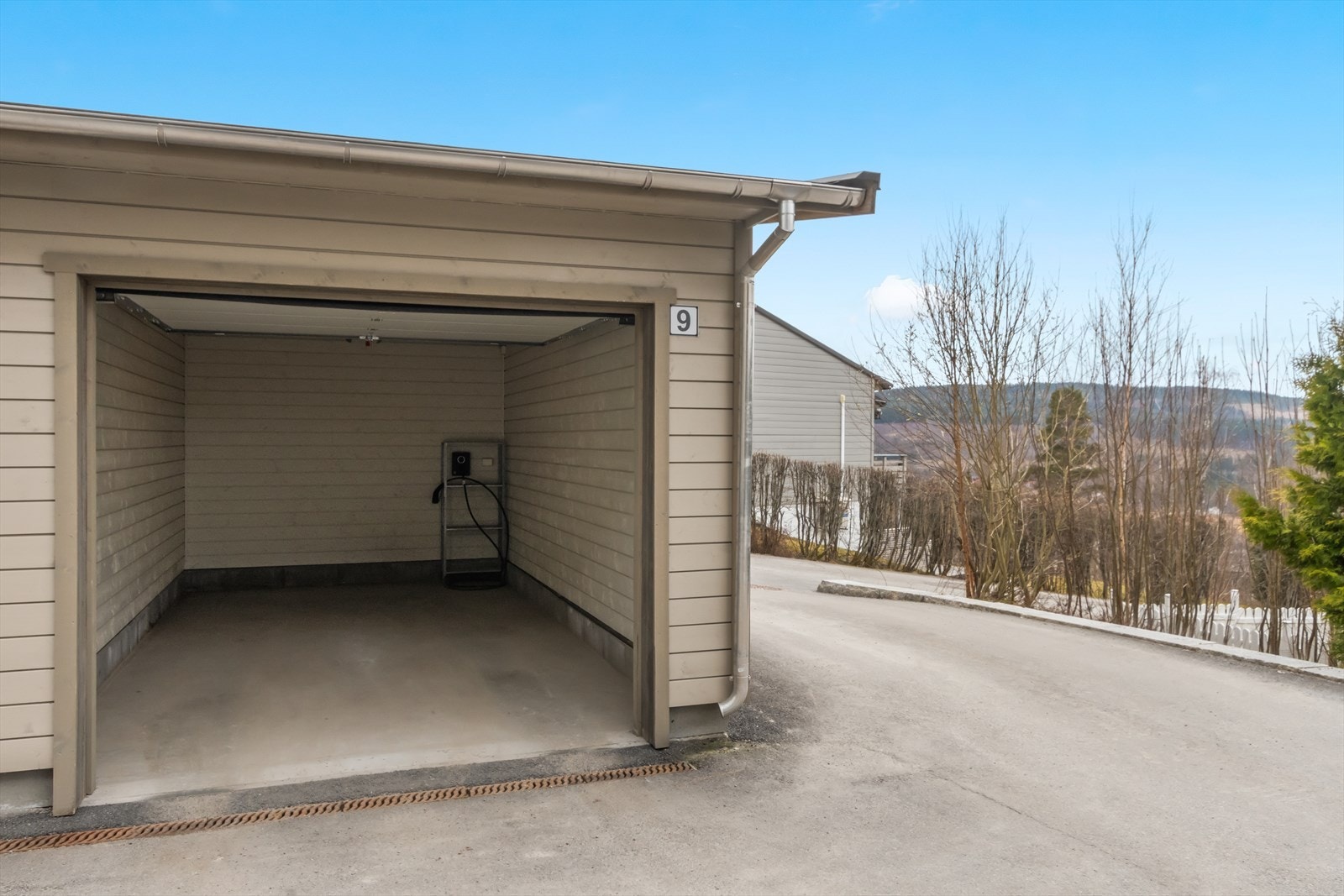 Her er det også klart for å lade bilen :) Galleribilde