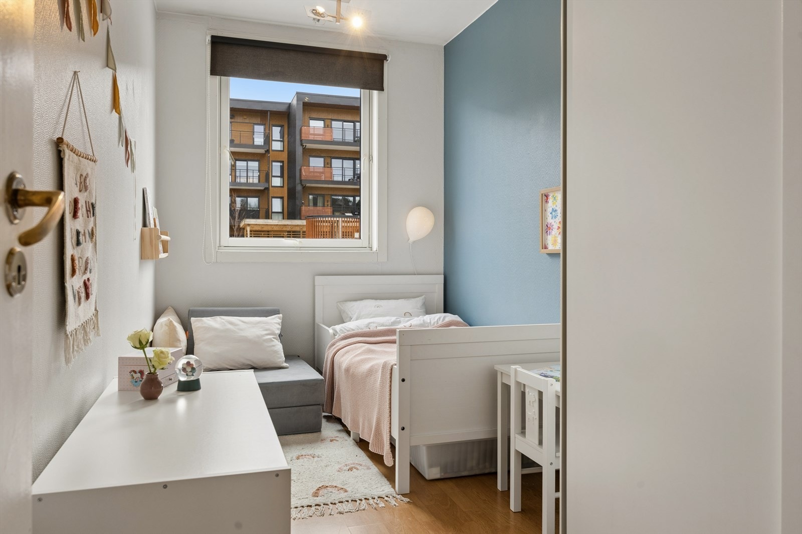 Det tredje soverommet er også av god størrelse, med plass til seng og oppbevaring. Galleribilde