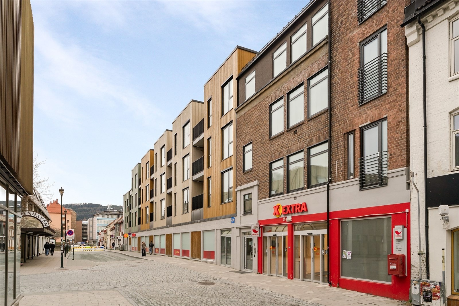Fra inngangspartiet kommer man seg rett til butikken! Galleribilde