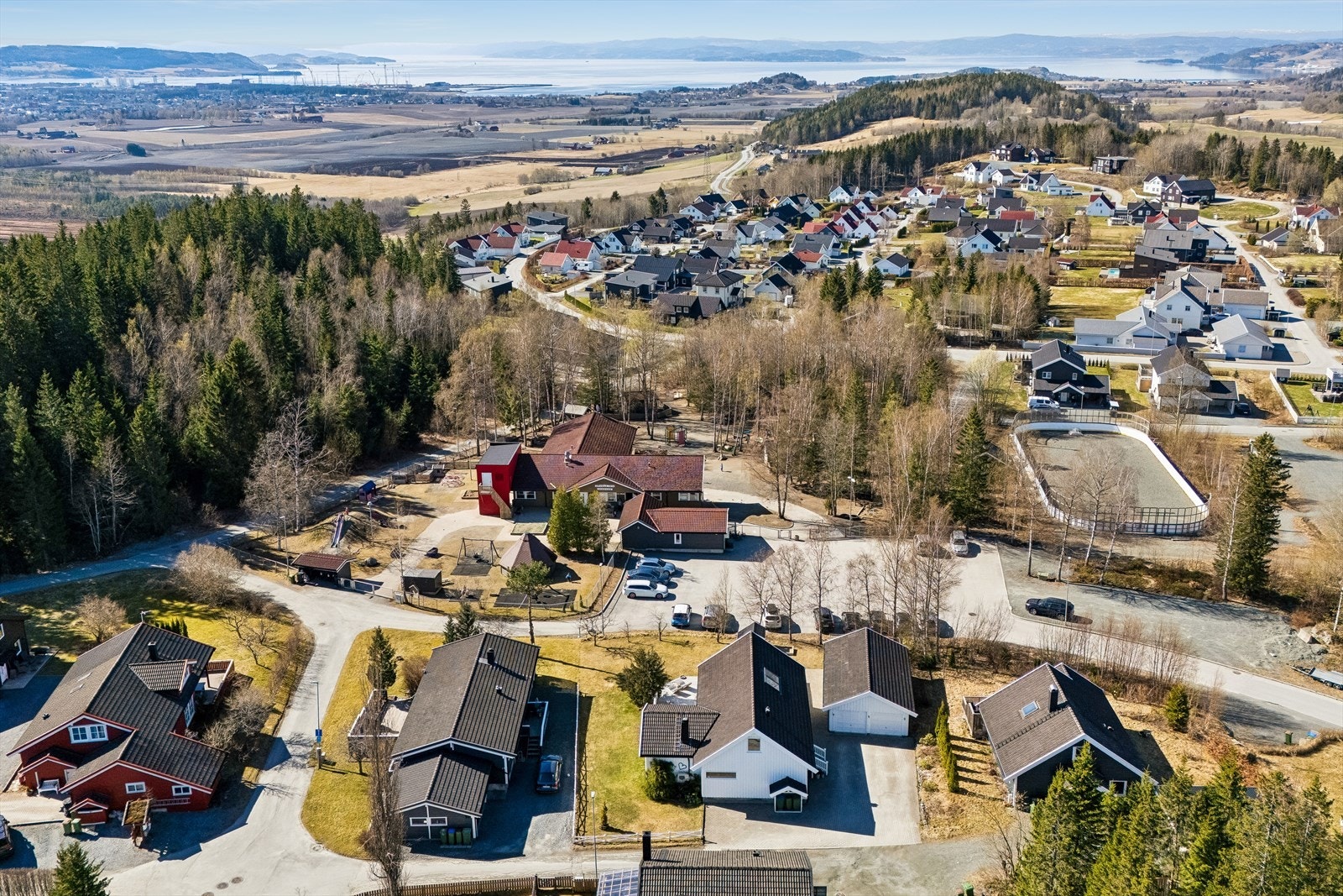 Våttåhaugen ligger en fin gåtur fra huset, ellers er det flere fine turmuligheter i nærområdet. Galleribilde