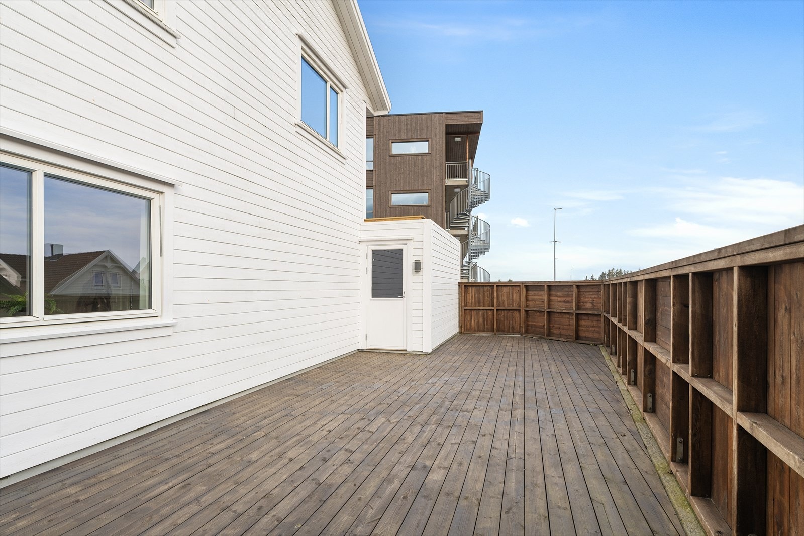 Terrasse mot øst og vest. Galleribilde