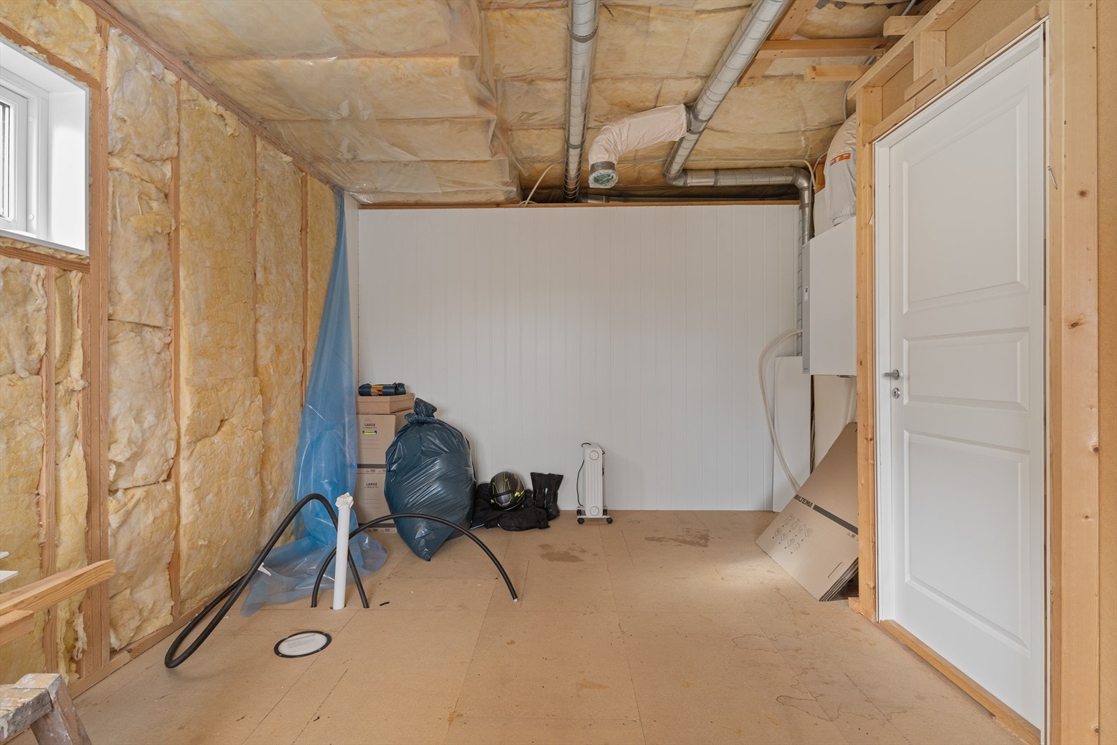 Uinnredet rom er ihht tegninger fremtidig bad, soverom, bod og garderobe Galleribilde