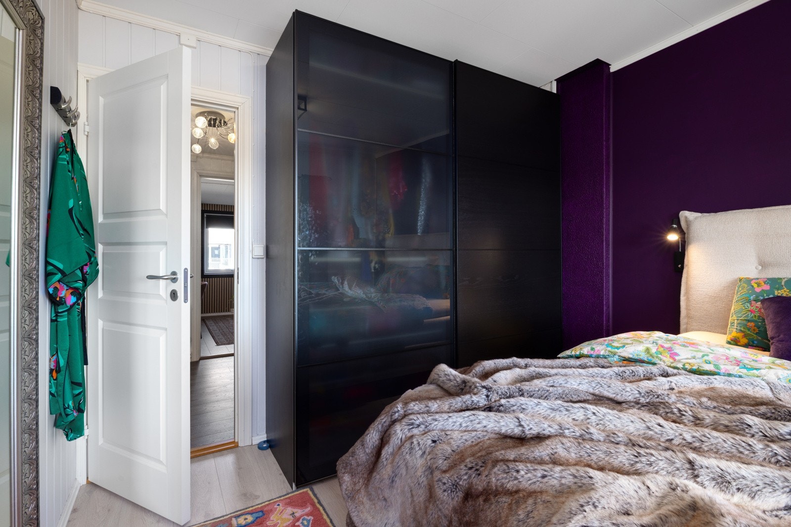 Soverom 2: Rommet er utstyrt med skyvedørsgarderobe. Galleribilde