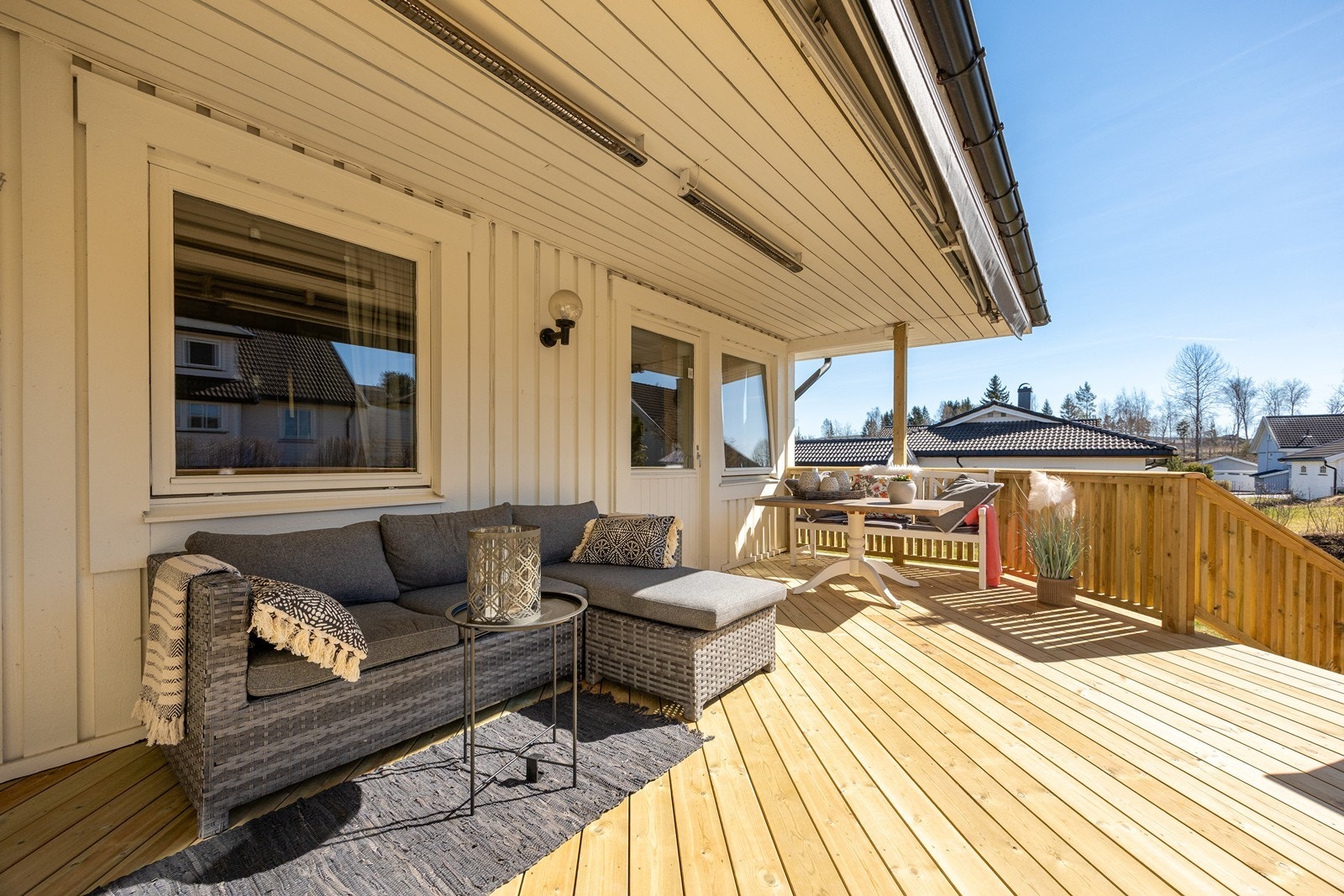 På terrassen er det også montert både utestikk, utebelysning og terrassevarmere. Galleribilde