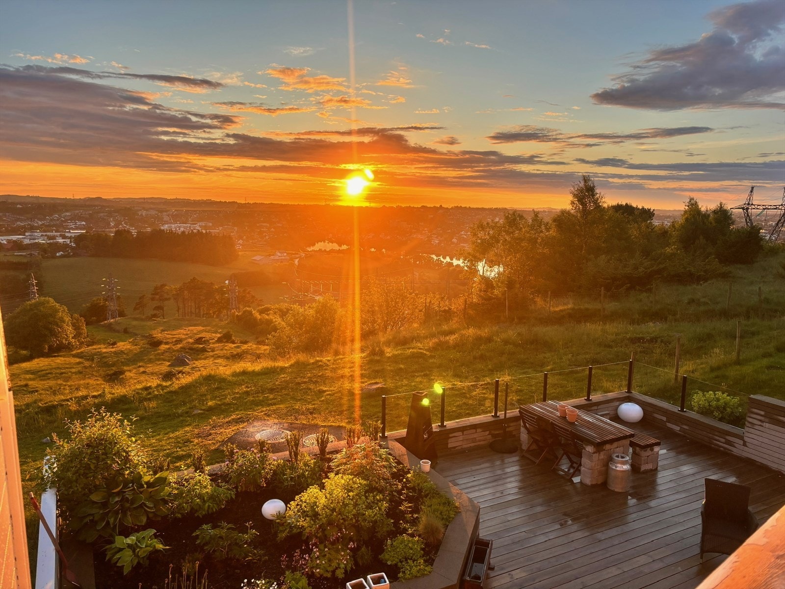 Nyt spektakulære solnedganger fra egen terrasse. Galleribilde