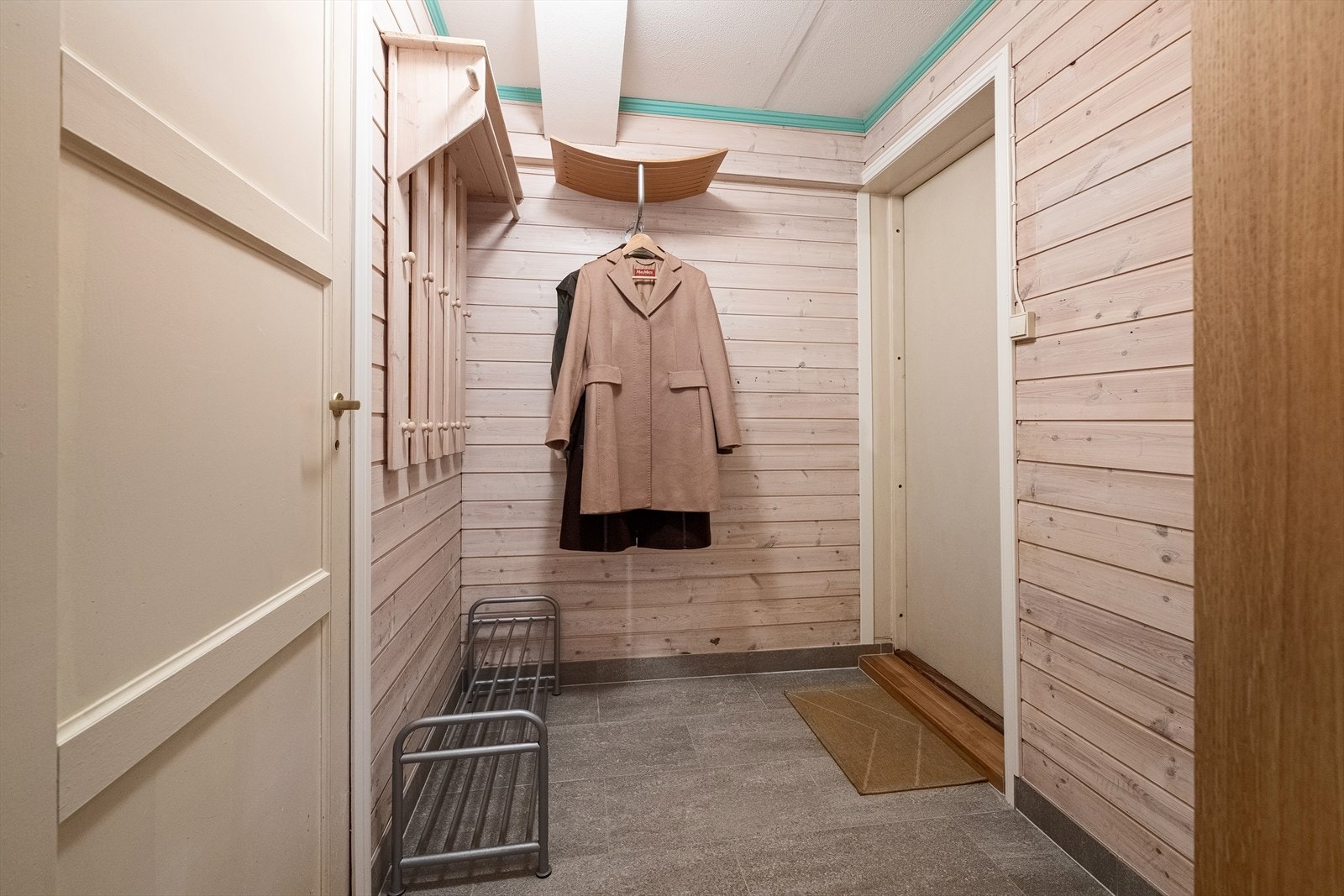 Entré/gang i underetasjen med nye fliser i 2026 Galleribilde