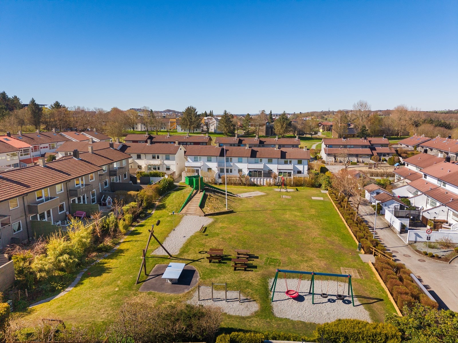 Barnevennlig boligområde med lekeplasser, friområder og turstier Galleribilde