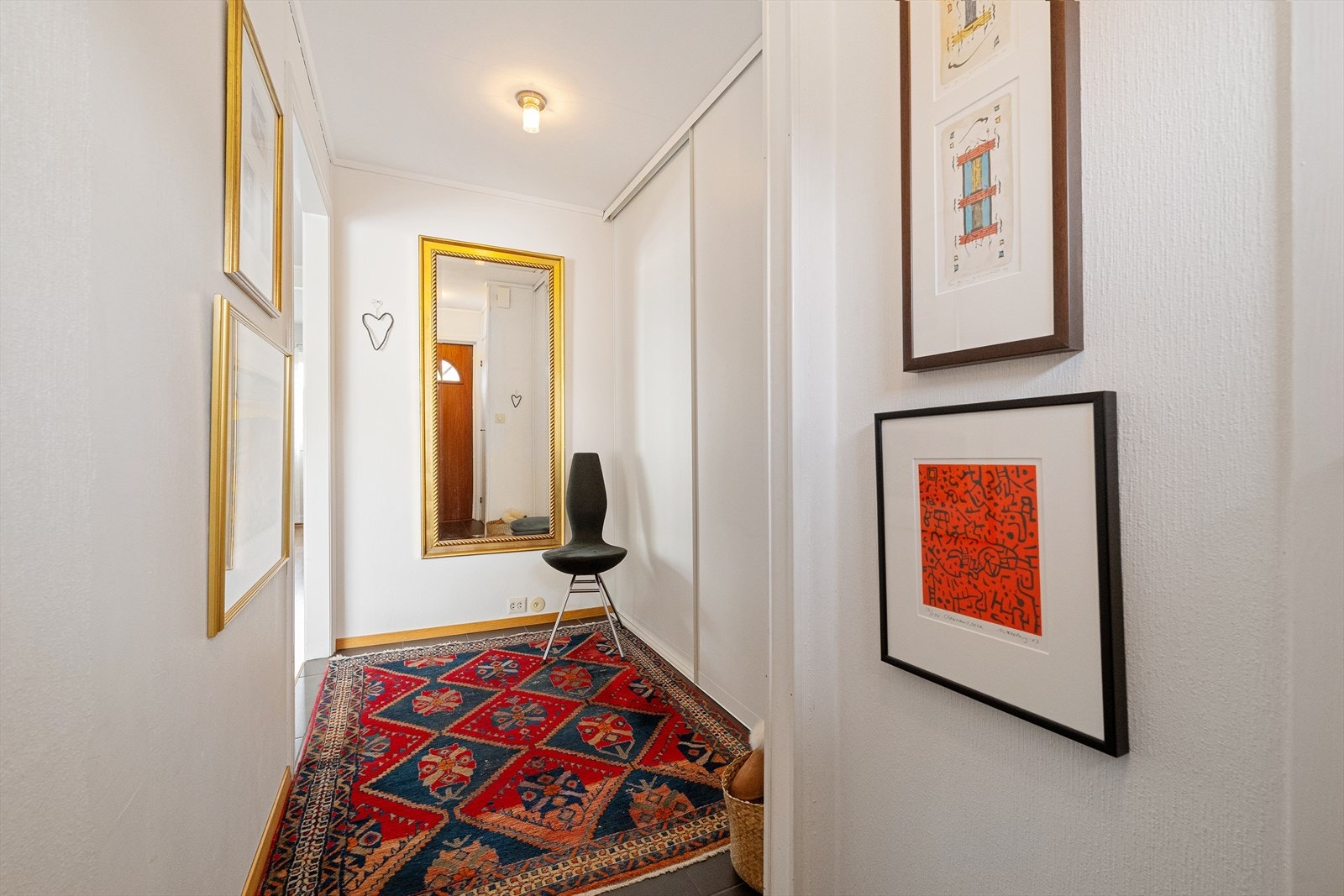 Entré/gang med skyvedørsgarderobe Galleribilde