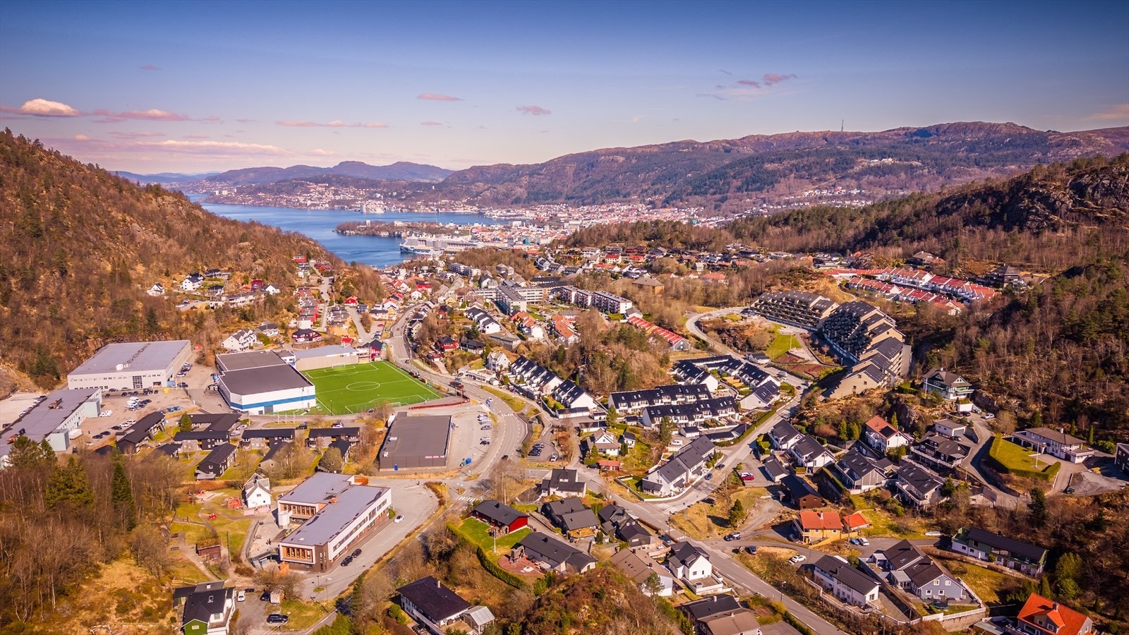 Fra Krohnegården er det enkel tilgang til både byfjellene og sentrum av Bergen. Galleribilde