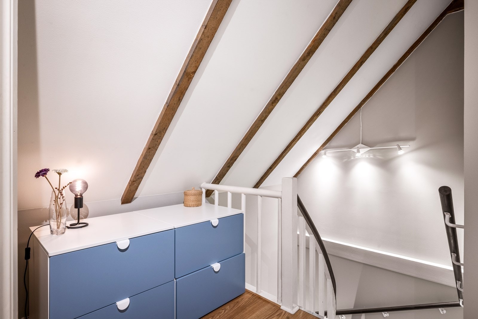 I himlingen er det synlige takbjelker Galleribilde