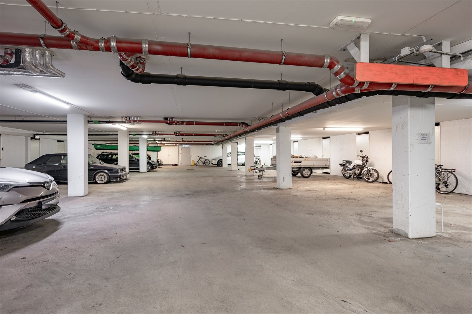 Fra kjelleren går det heis opp til leilighetens etasje Galleribilde