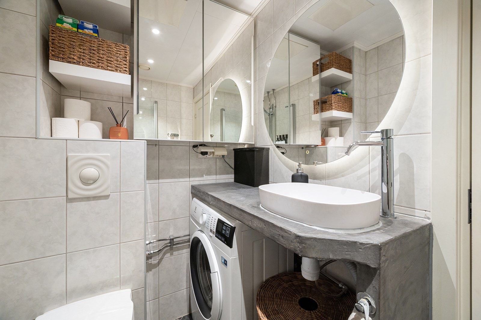 Opplegg til vaskemaskin på badet, i tillegg til fellesvaskeri i blokka. Galleribilde