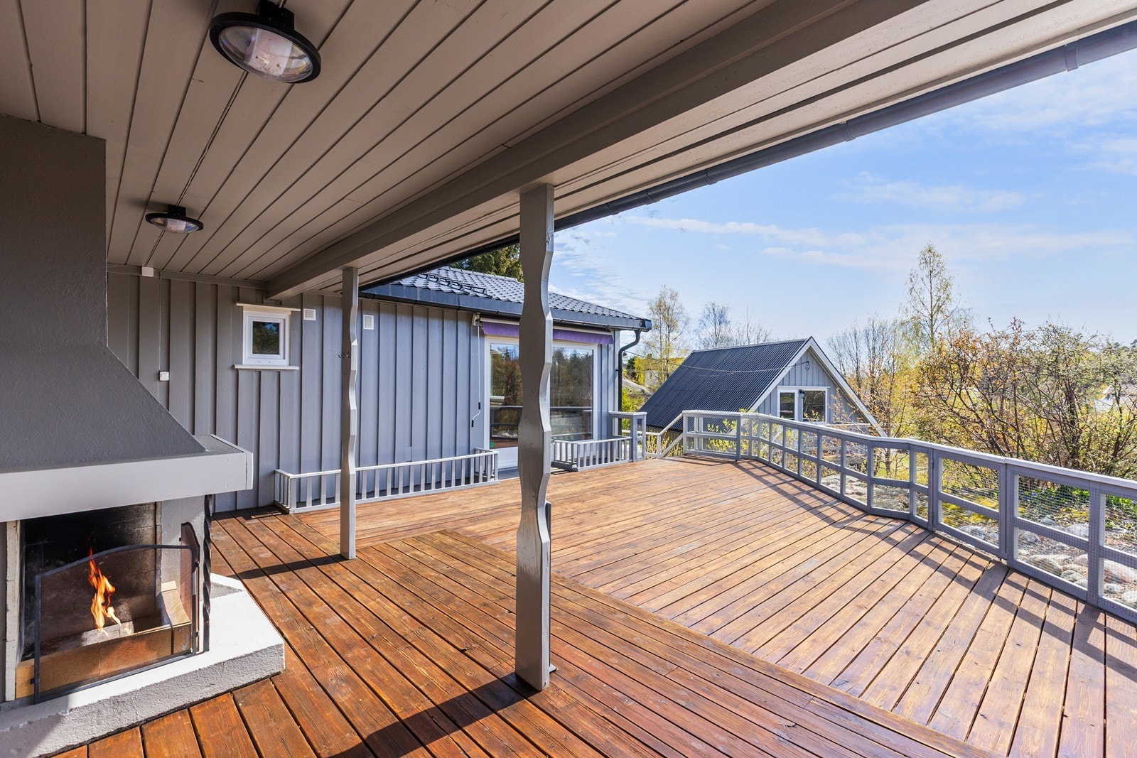 Overbygget terrasse med peis Galleribilde