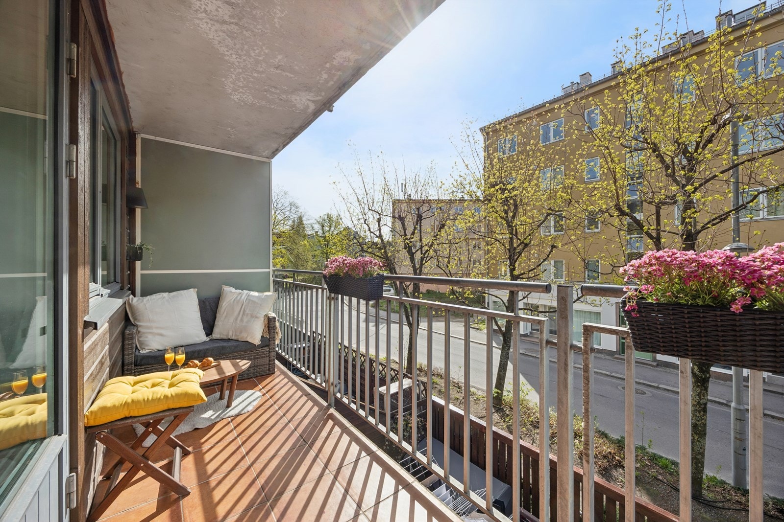 En gjennomgående og flott 3-roms leilighet med utgang til balkong. Galleribilde