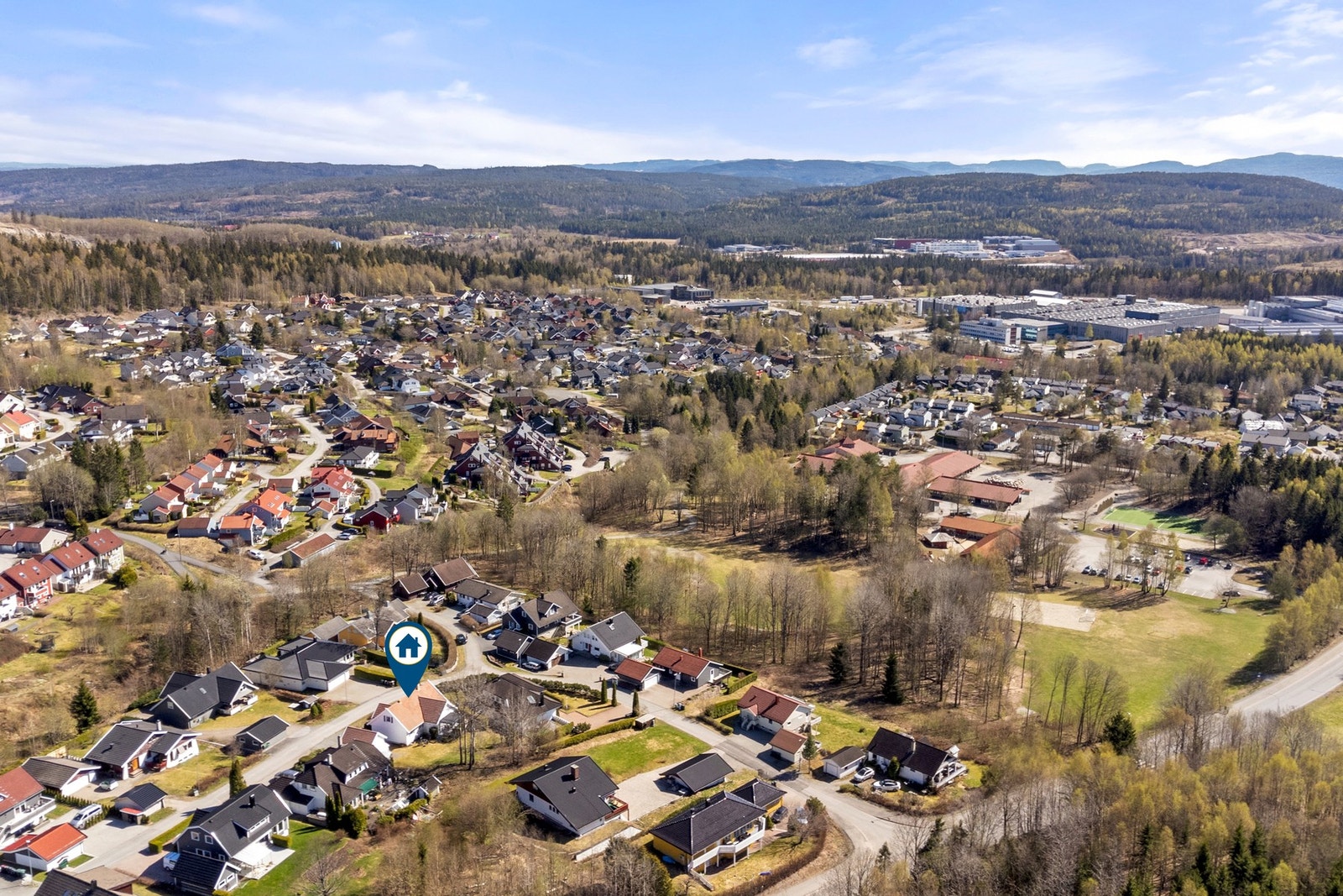 Marka med flott turterreng er en av de nærmeste naboene Galleribilde