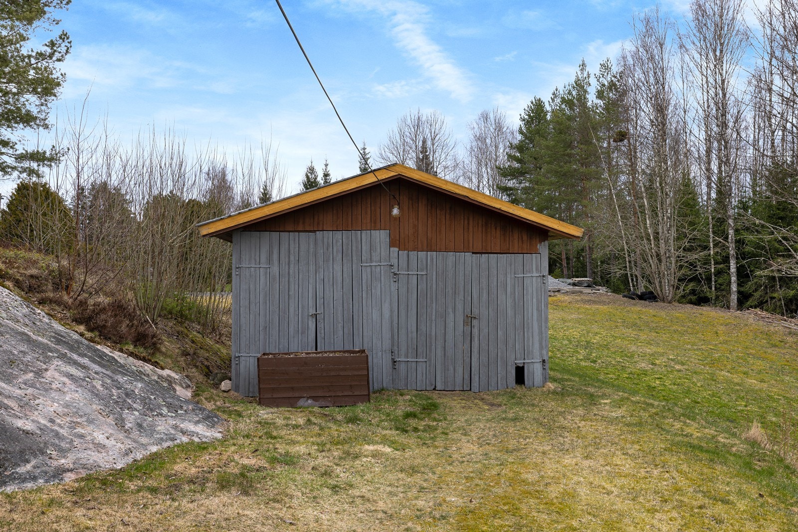 Praktisk uthus med gode lagringsmuligheter. Galleribilde