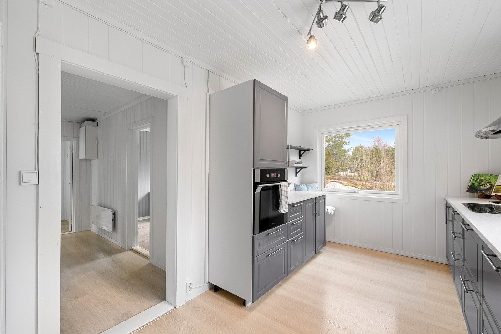 Ved kjøkkenet finnes et soverom. Galleribilde