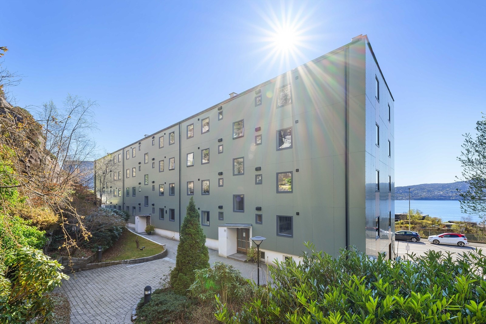 Borettslaget er veldrevet og uteområdene flott opparbeidet. Galleribilde