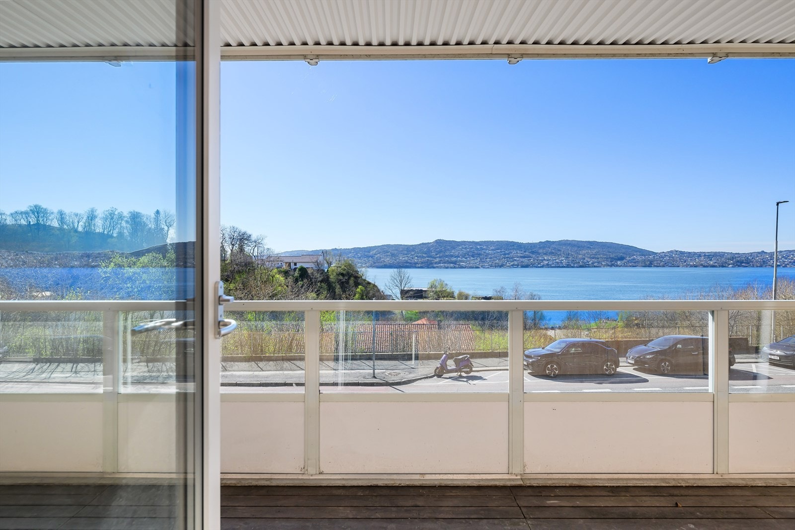Nydelig utsikt mot Byfjorden og Askøy. Galleribilde
