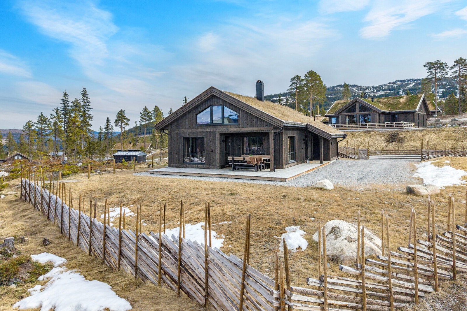 Privelig uteområdet med plen. Galleribilde