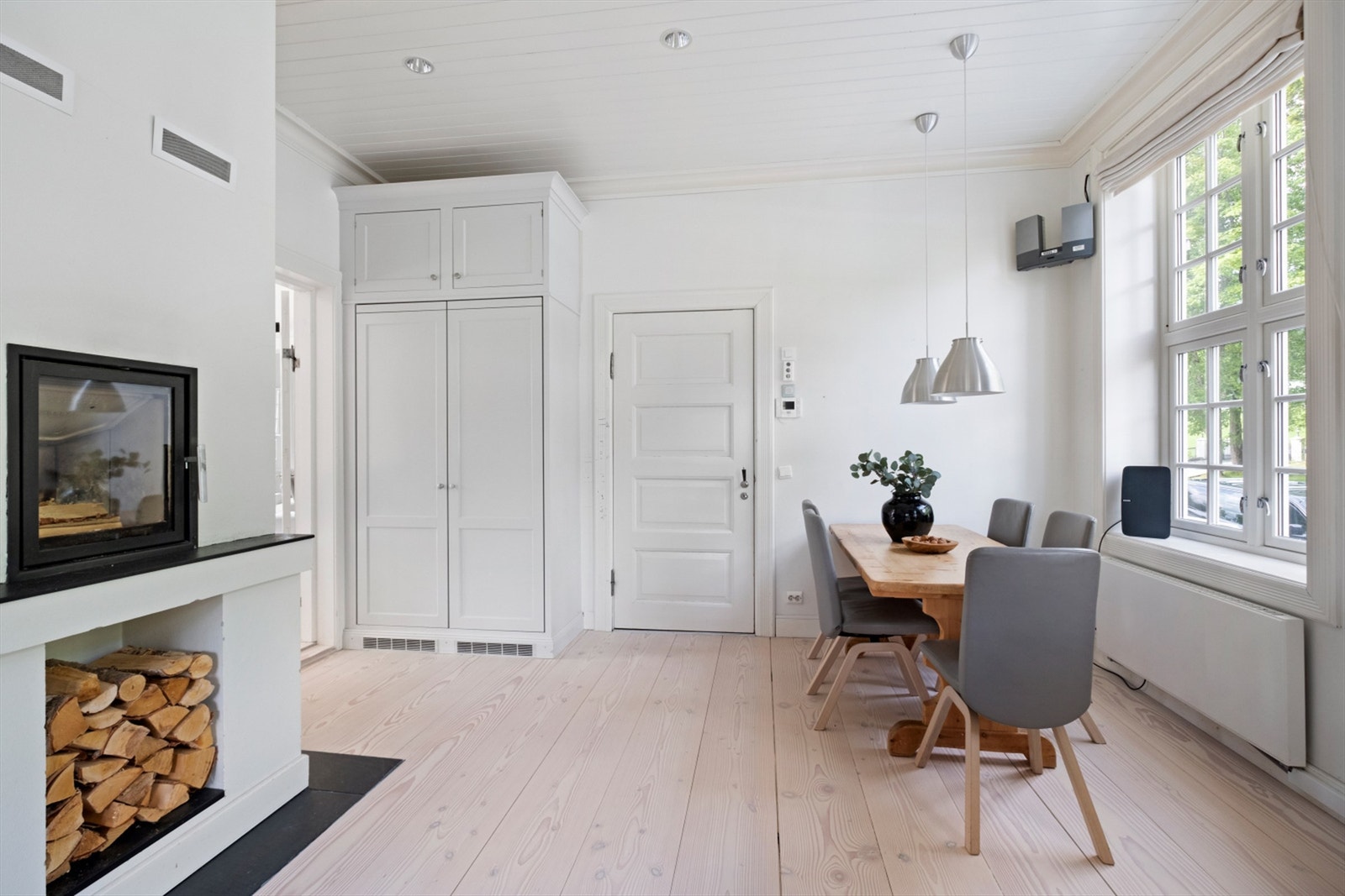 Hele kjøkkenet ble renovert i 2009 og holder en gjennomført høy standard Galleribilde
