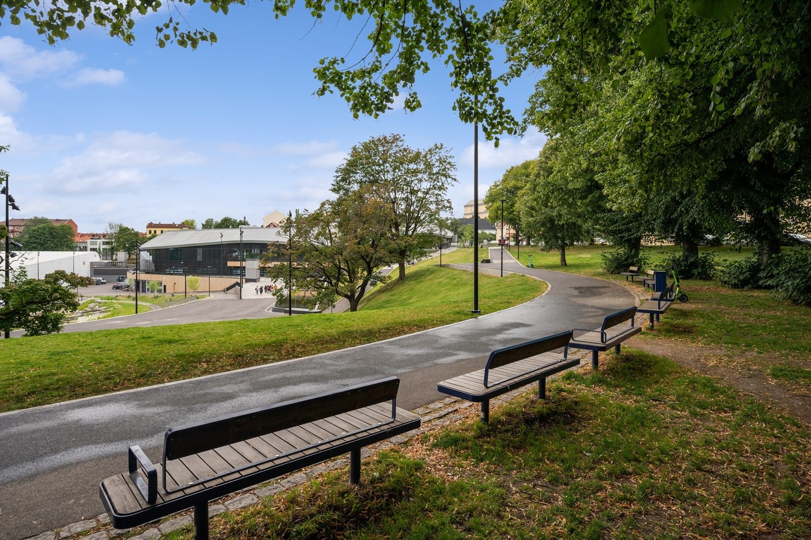 Nye Jordal Amfi med parken. Galleribilde