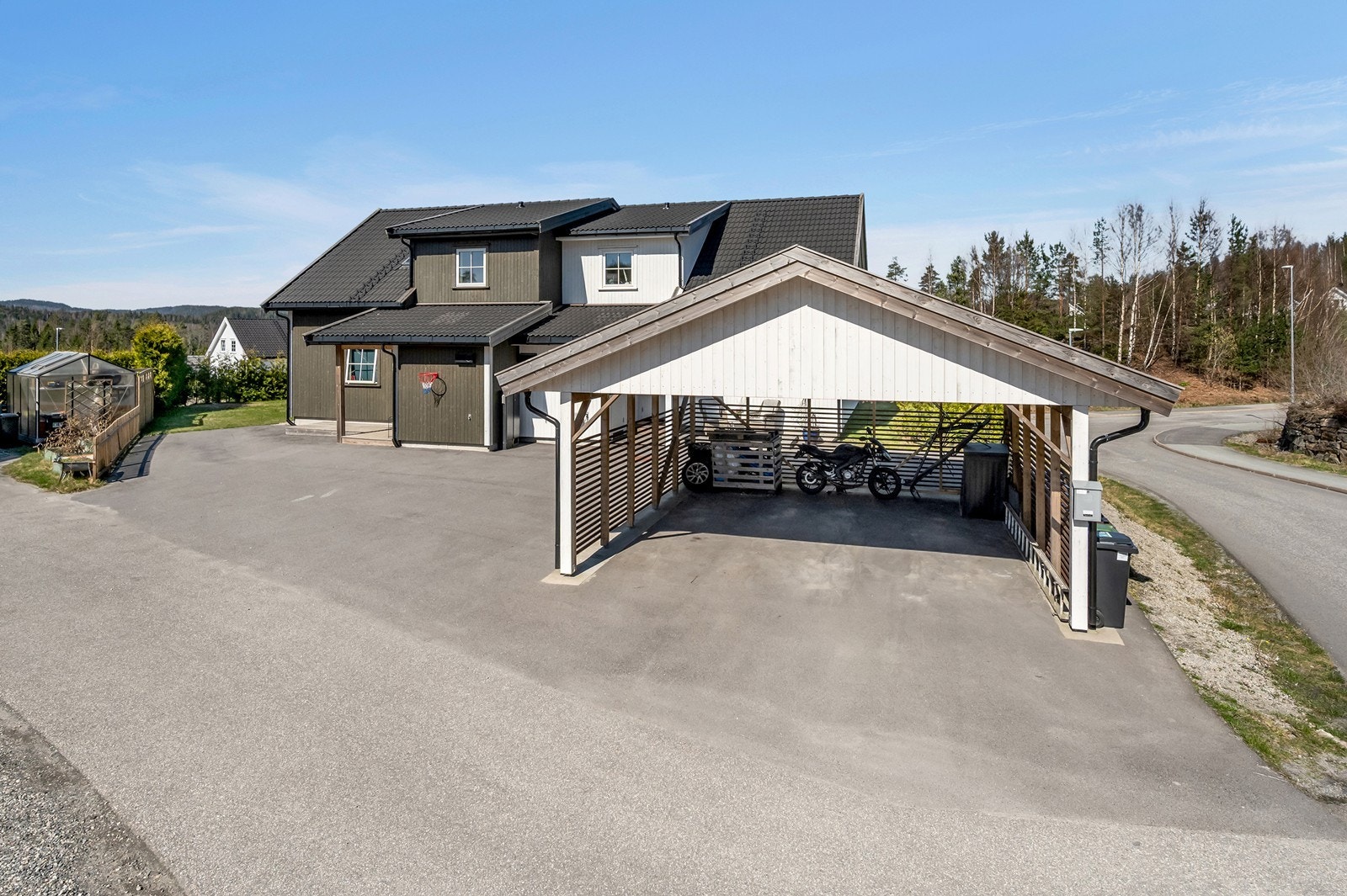 Del av dobbel carport medfølger Galleribilde