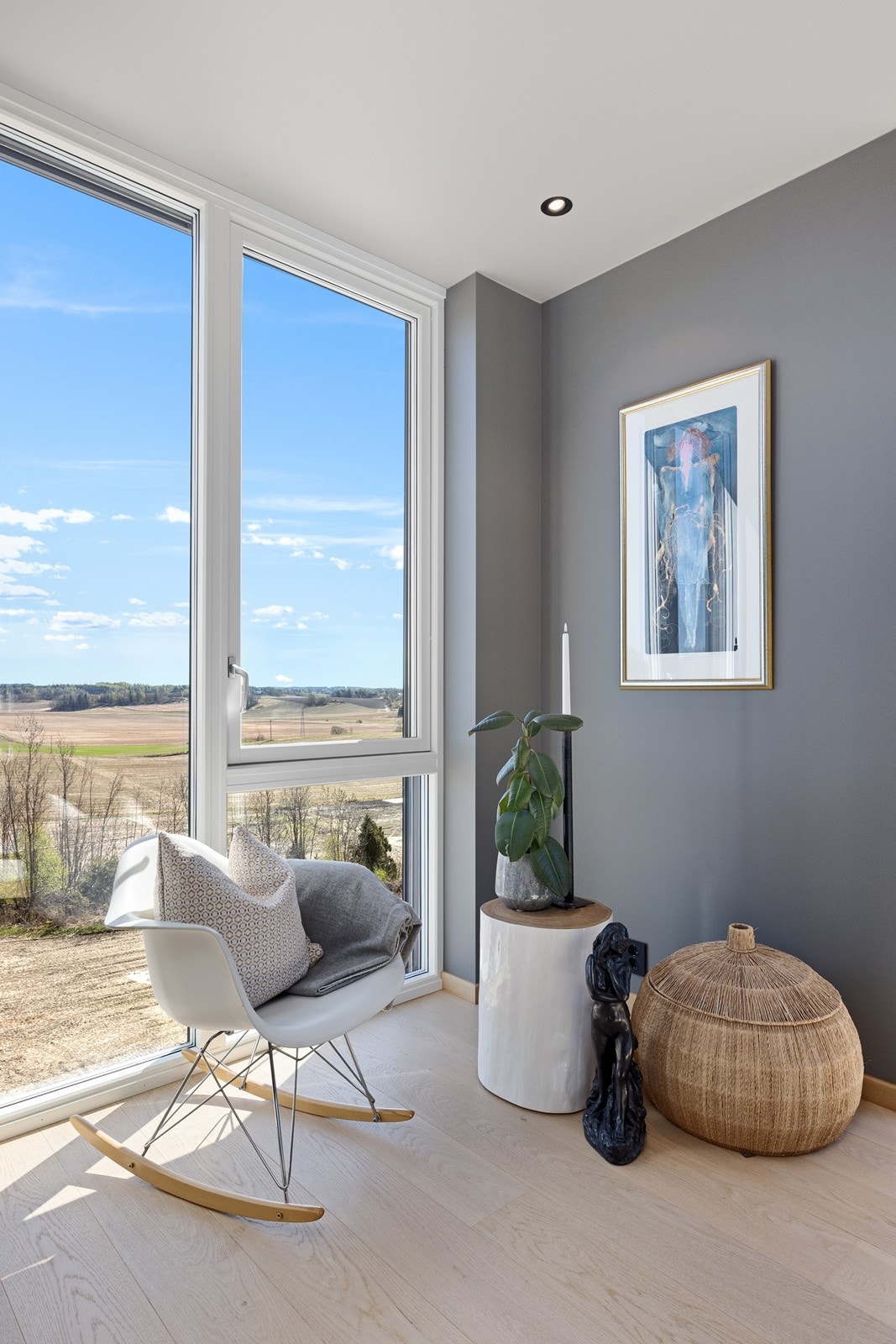 En perfekt krok for en godstol, hvor utsikten over landskapet kan nytes i ro og mak. Galleribilde