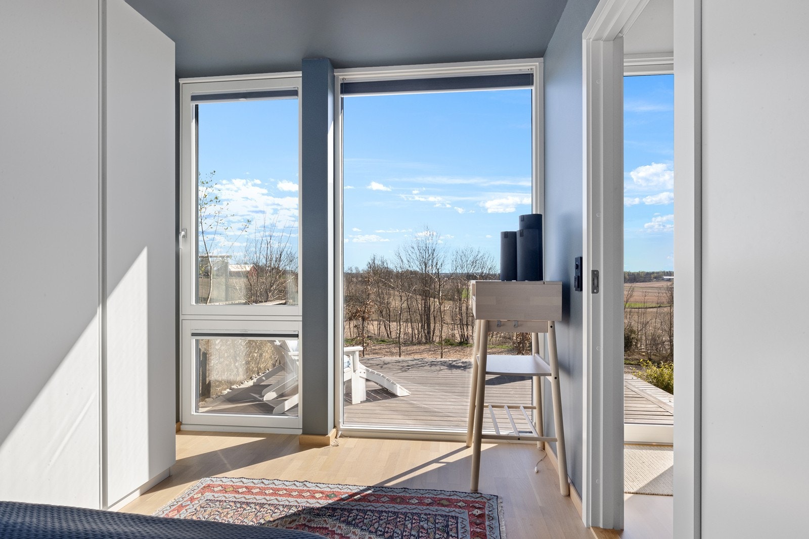 Soverommet har gode lysflater. Galleribilde