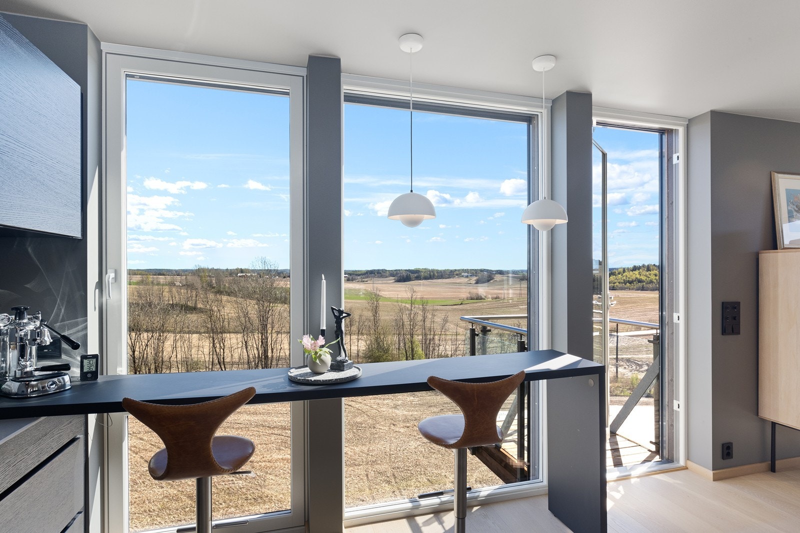 Solrikt og med et vakkert utsyn mot landlige omgivelser. Galleribilde