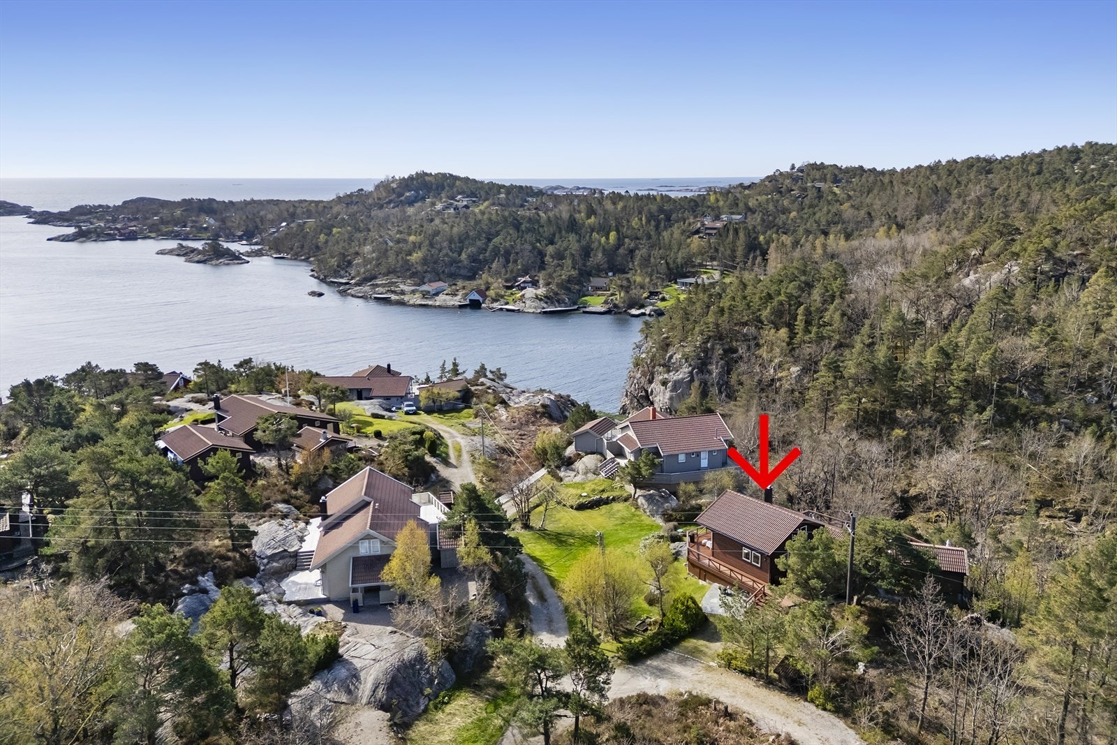 Eiendommen ligger i et etablert hyttefelt i nærheten til sjøen Galleribilde