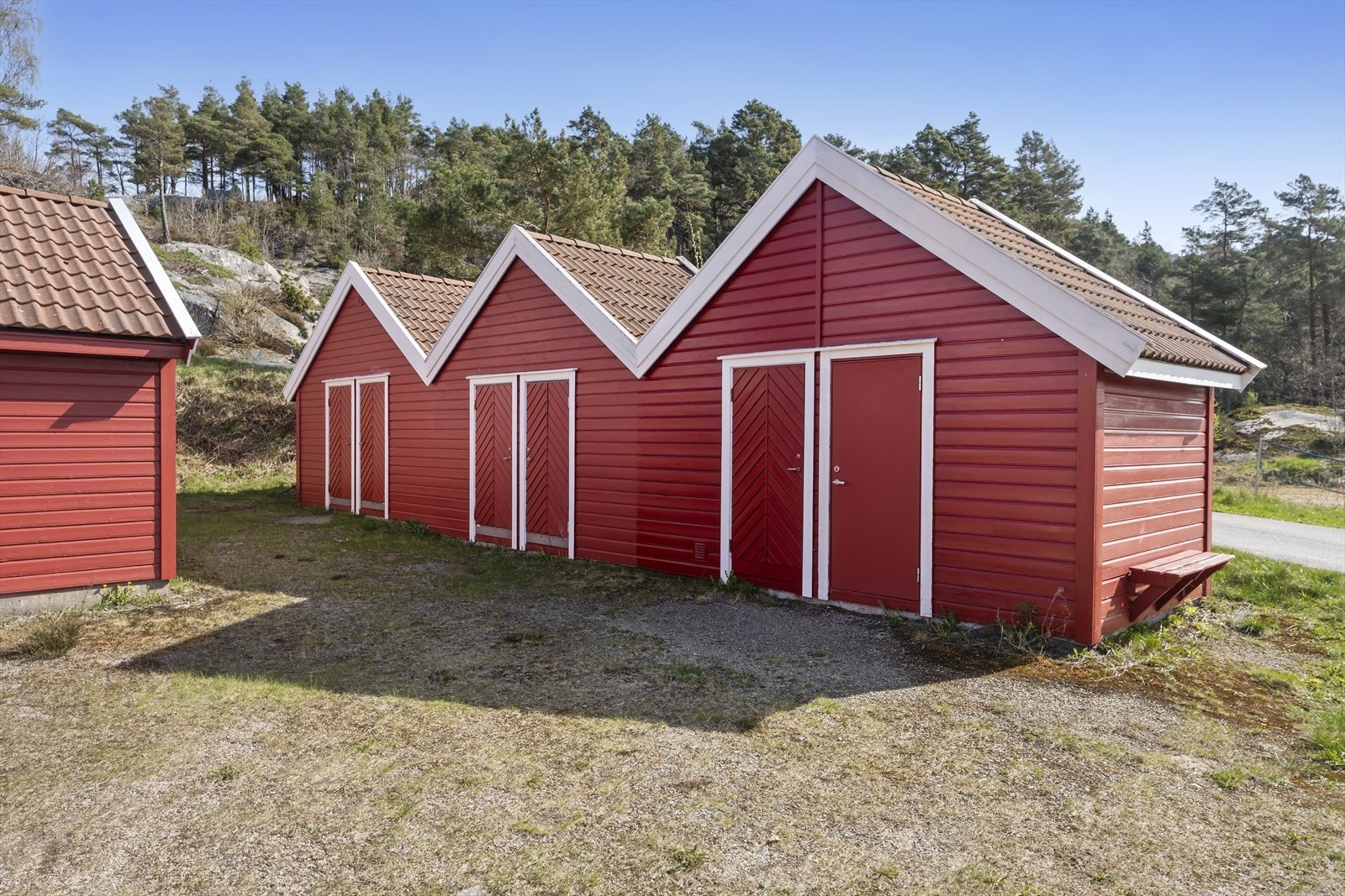 Tilhørende halvpart av sjøbod i felles båtanlegg Galleribilde