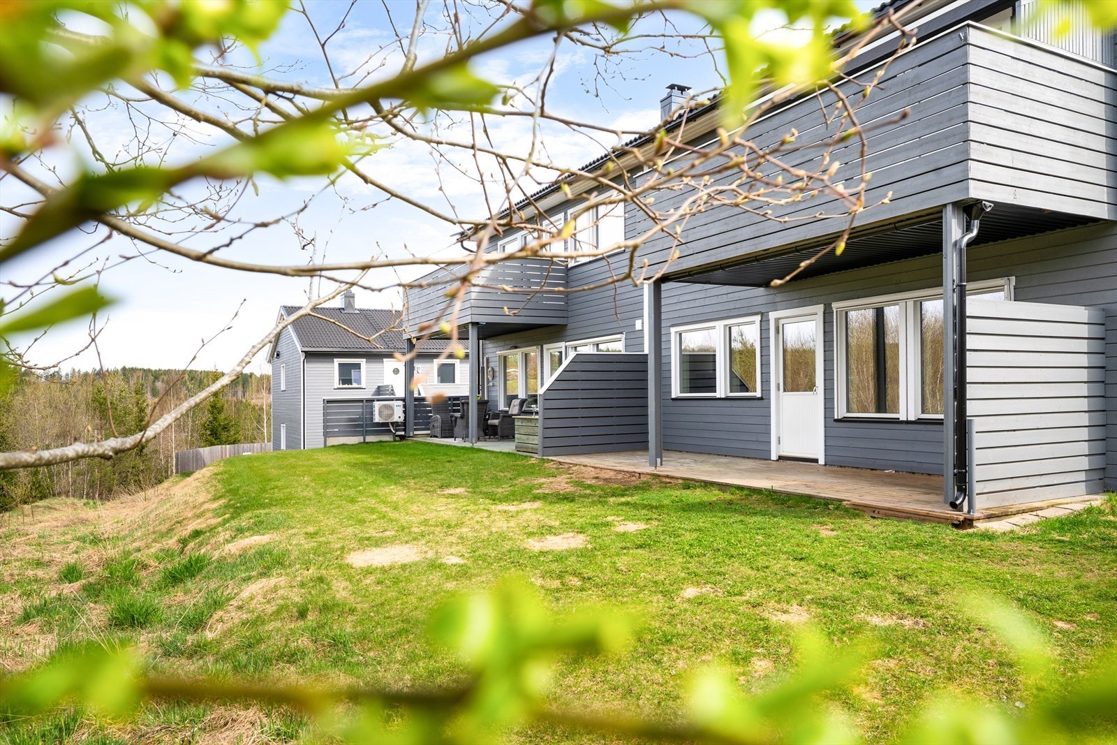 Velkommen til Sandneslia 64! En flott 4-roms leilighet i et barnevennlig boligområde. Galleribilde