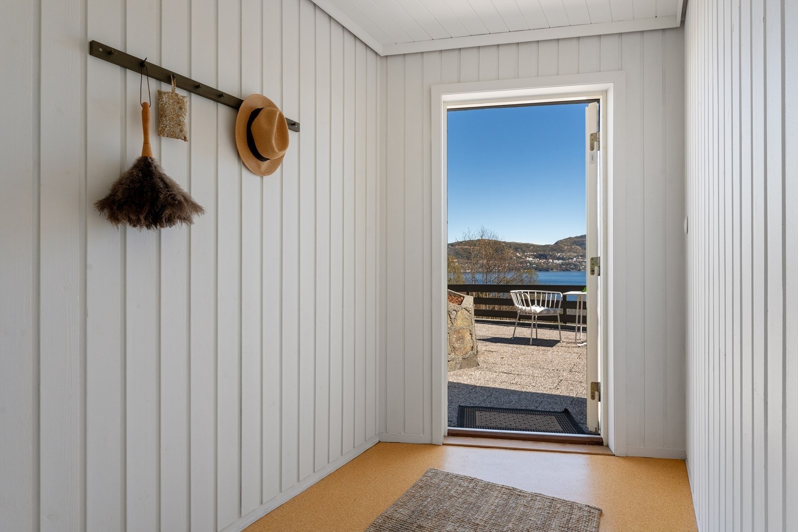 - Gang/entré på ca. 5,7 m² - Galleribilde