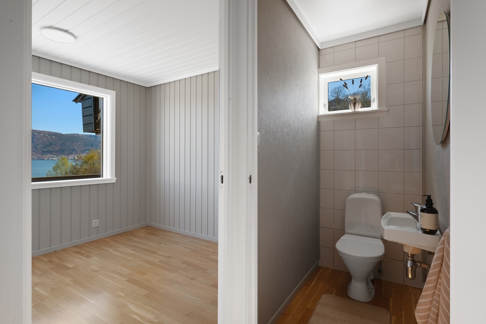 - Her finner vi blant annet to soverom, toalettrom, vaskerom og bod - Galleribilde