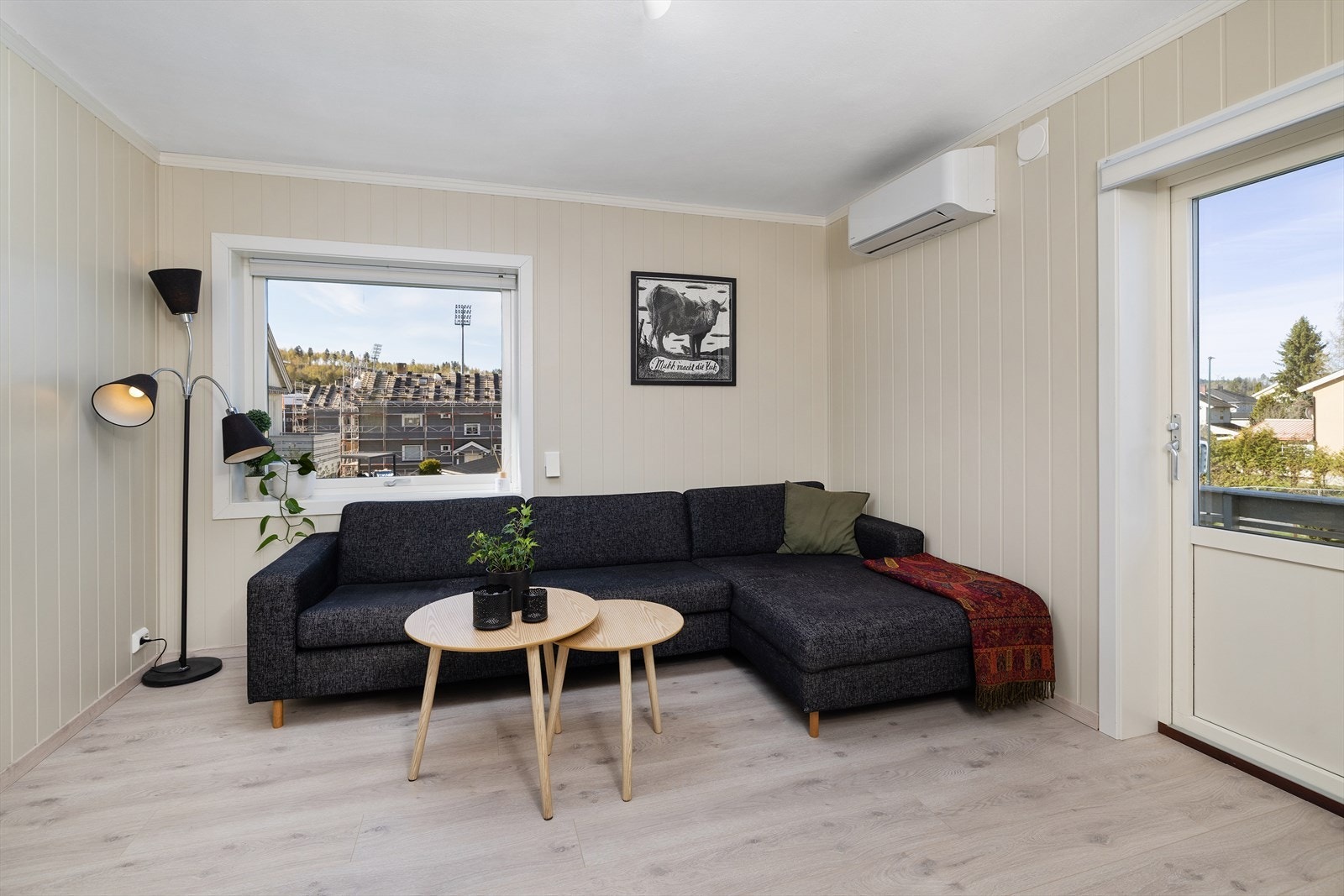 Her ser du utgangen til balkongen Galleribilde