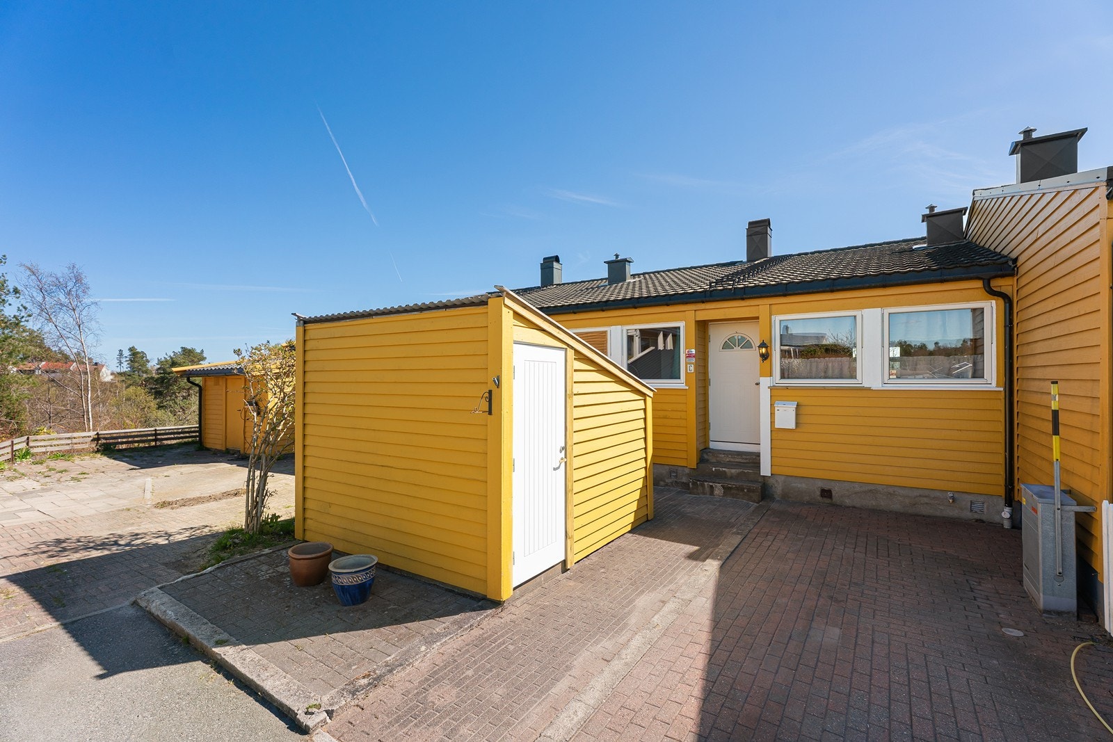 Ved inngangspartiet er det også en utvendig bod. Galleribilde