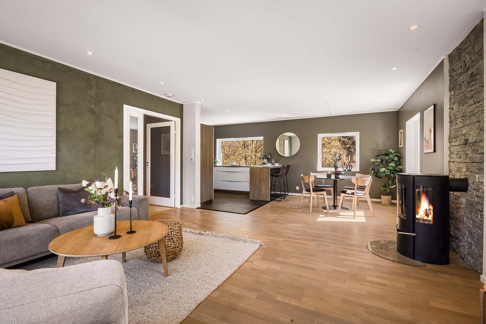 Stue/kjøkken på hele 46,1 m². Galleribilde