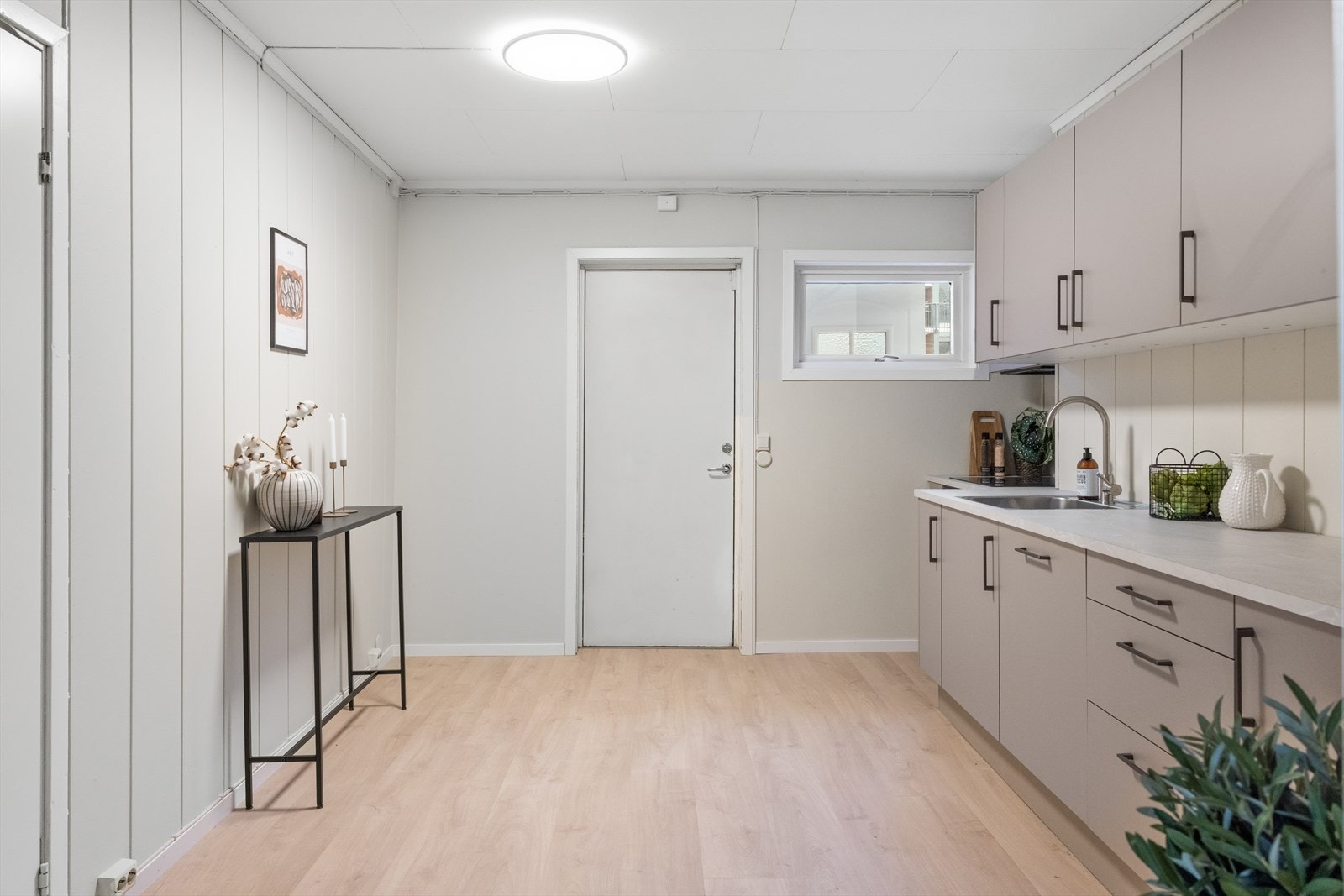 Velkommen hjem! Entré/kjøkken med plass for å henge fra seg Galleribilde