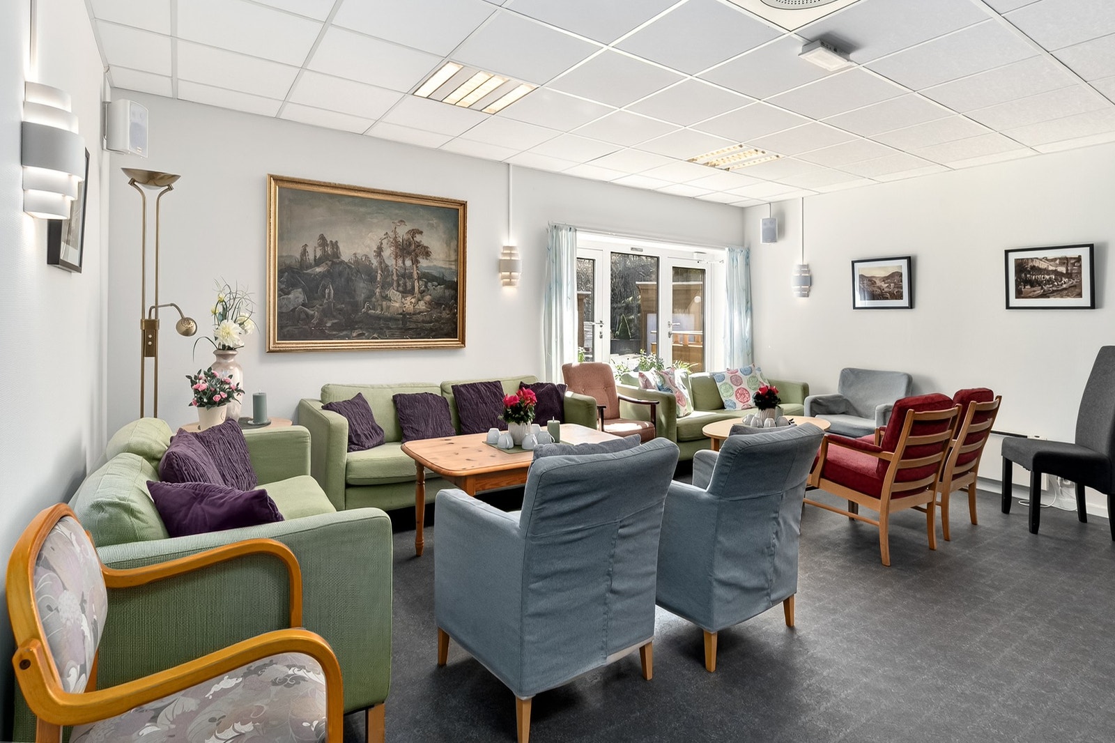 Fellesstuen - hvor beboere kan samles til sosialt samvær, eller du kan leie den til eget selskap. Galleribilde