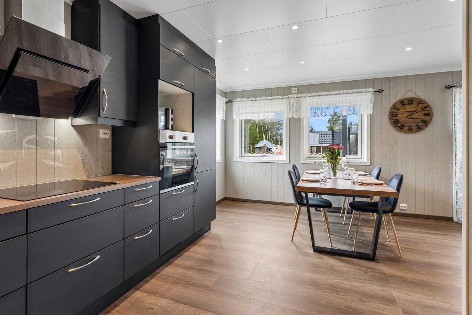 Åpen løsning mot stue. Galleribilde