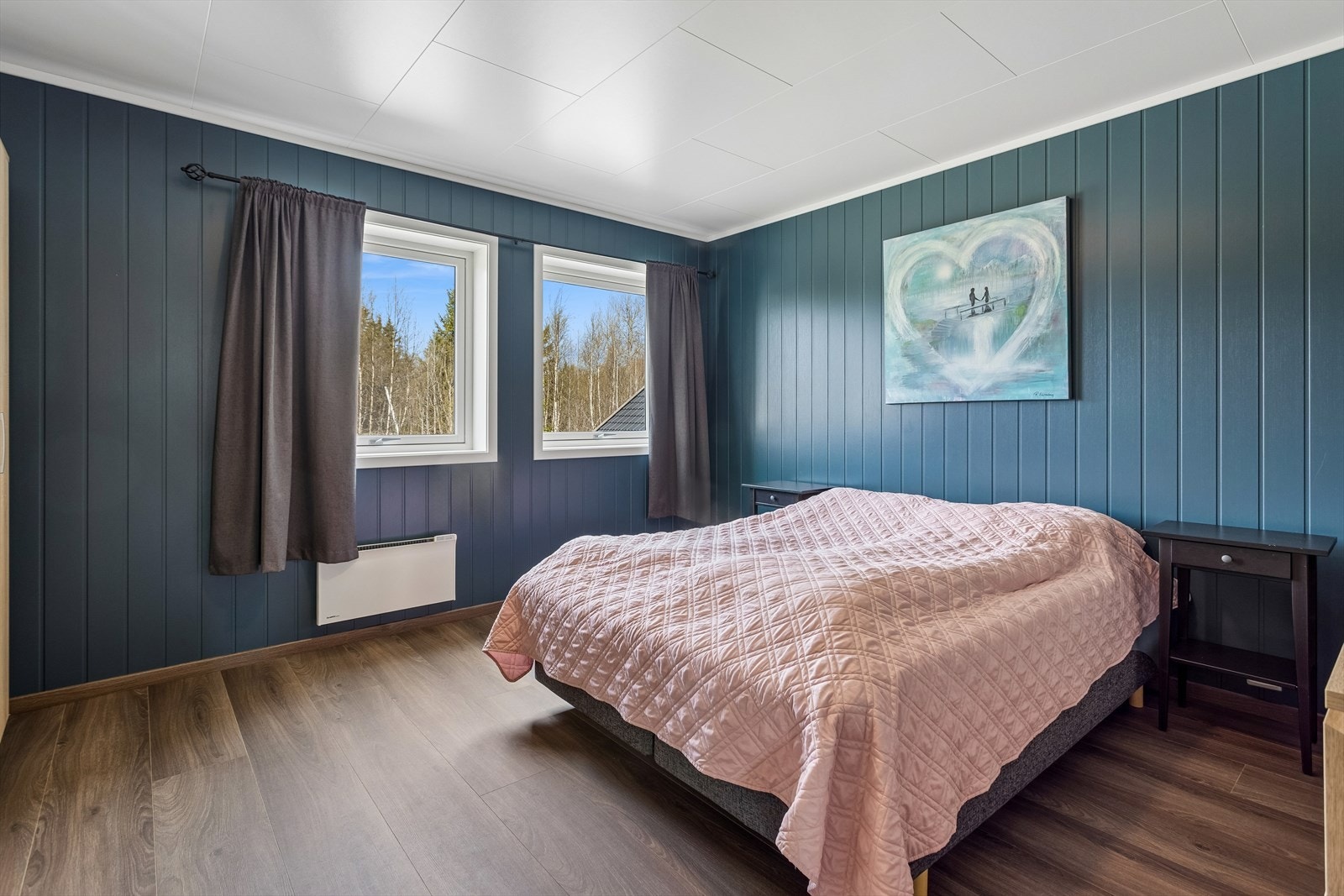 Rolig og lunt rom med gode lysforhold. Galleribilde