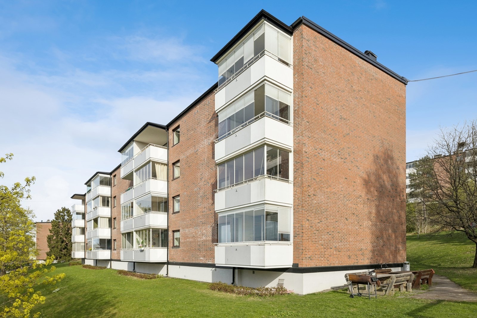 Leiligheten ligger i en høy 1.etg. uten særlig innsyn fra bakkeplan. Galleribilde