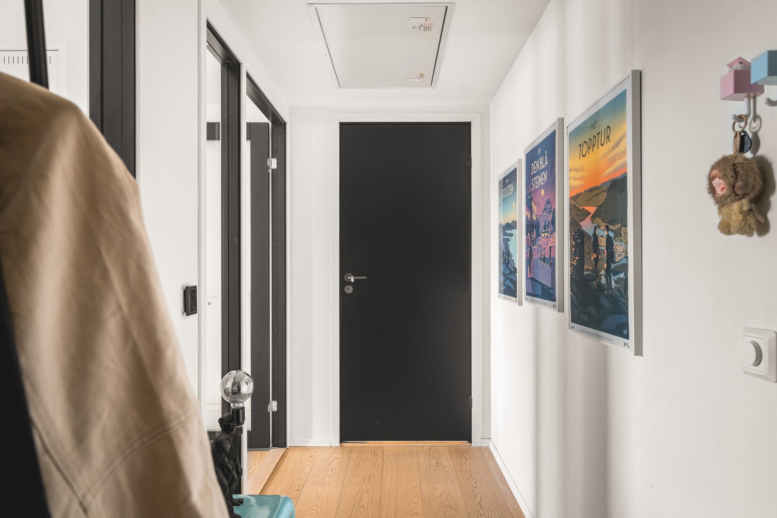 I gangen er det 1-stavs parkettgulv med varmekabler. Galleribilde