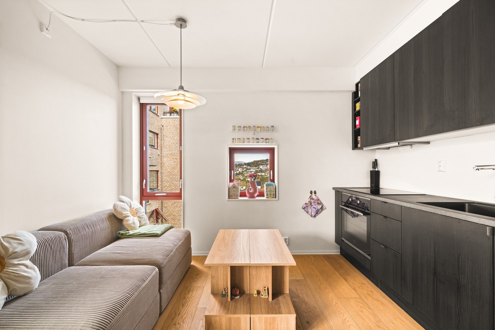 Her er det god plass til å innrede med både sitte- og spisegruppe. Galleribilde